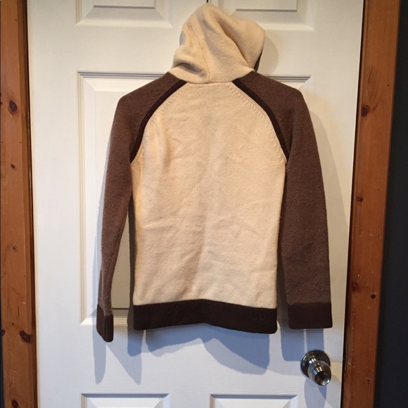 Helly Hansen Sweater - Picture 2 of 3